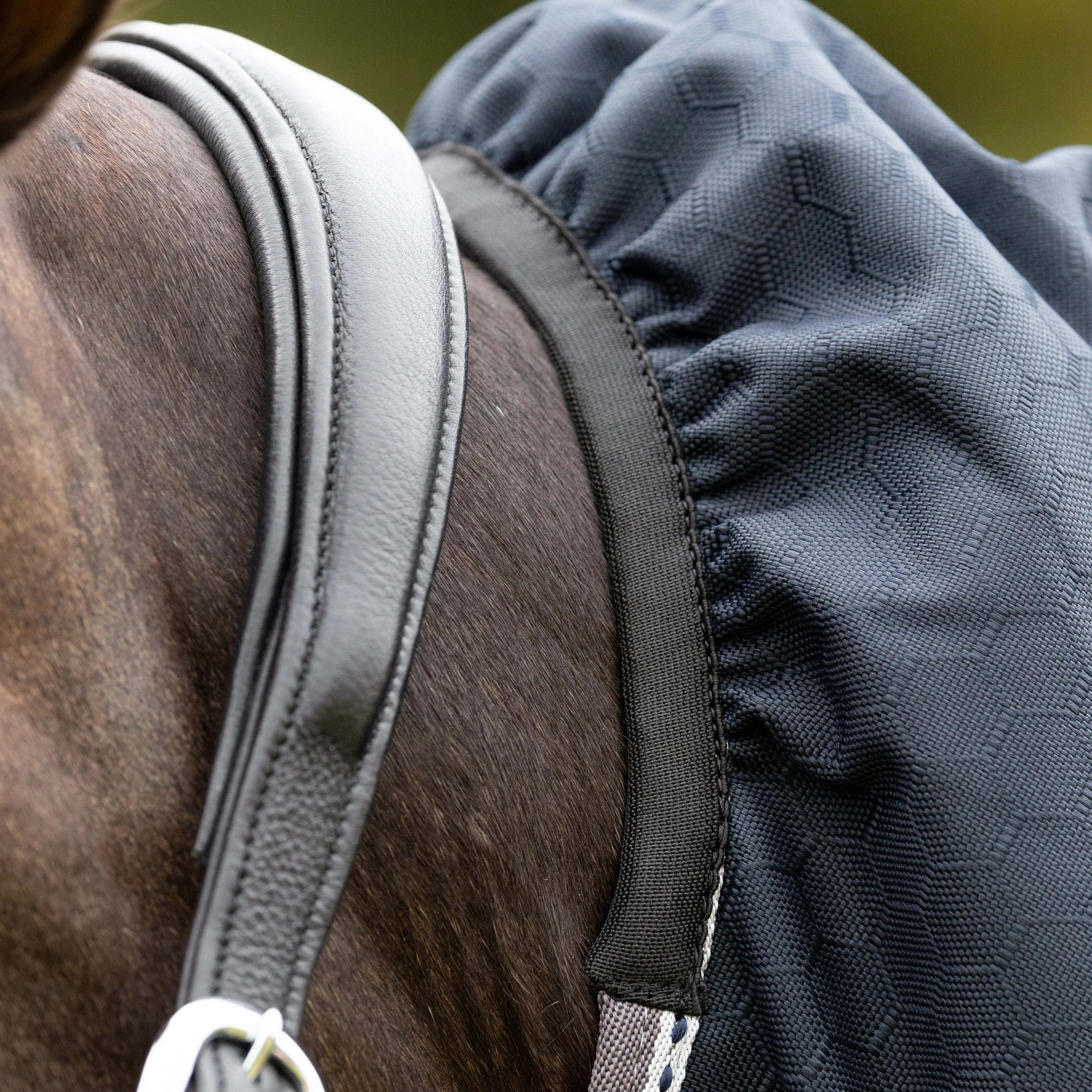 DefenceX Shield 200g Turnout Rug with Detachable Neck - Image 5