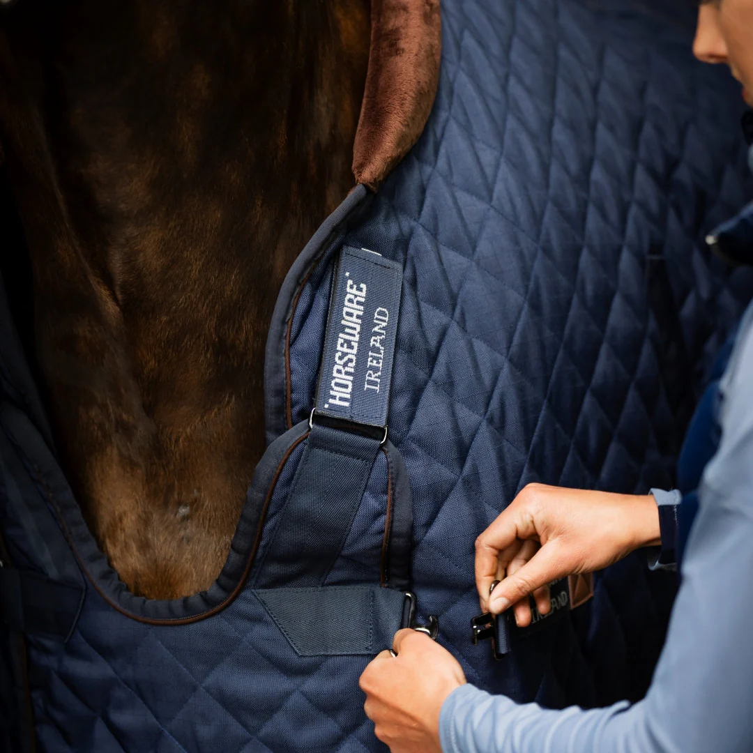 Horseware Ireland Signature 200g Stable Rug - Image 3