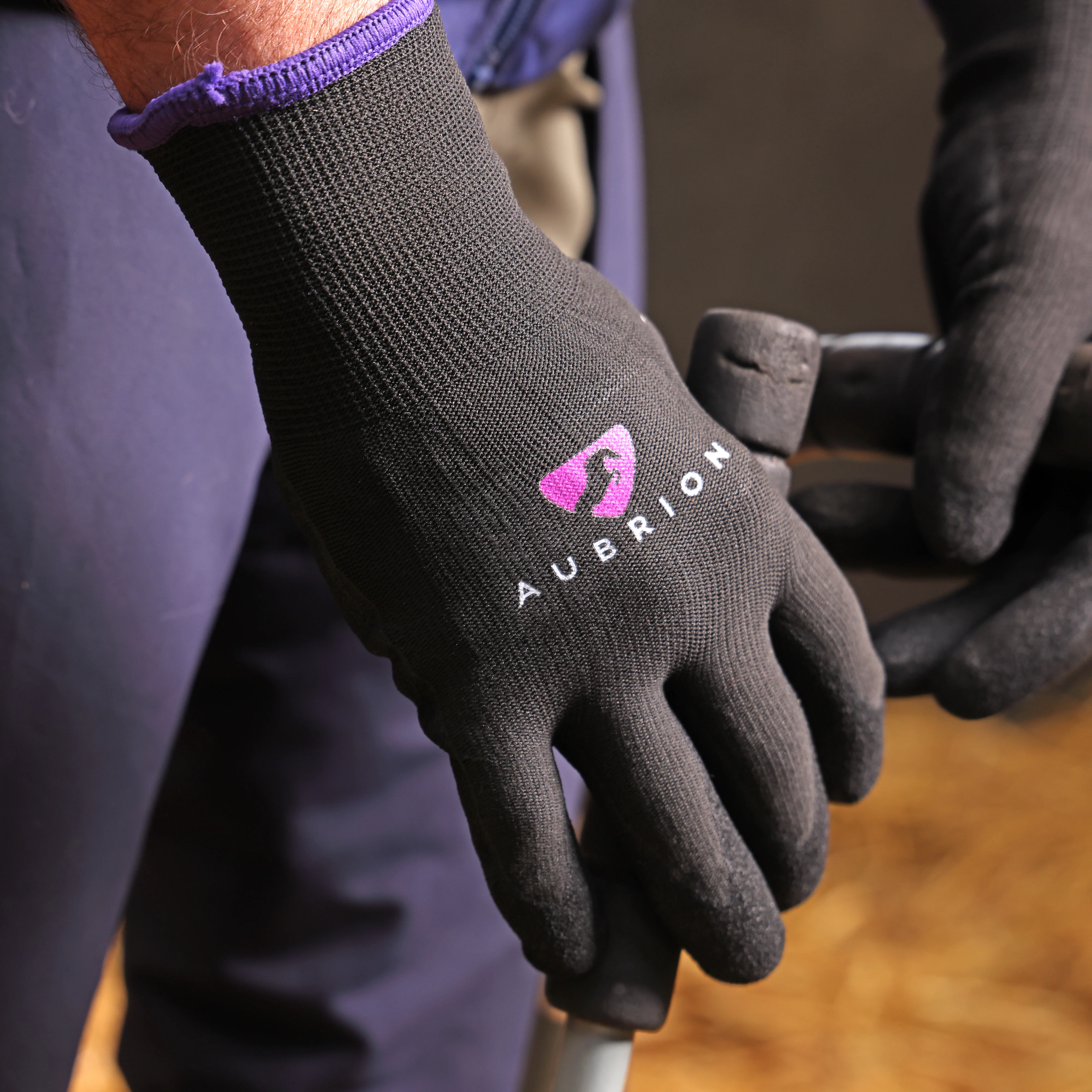 Shires Aubrion All Purpose Winter Yard Gloves - Image 5