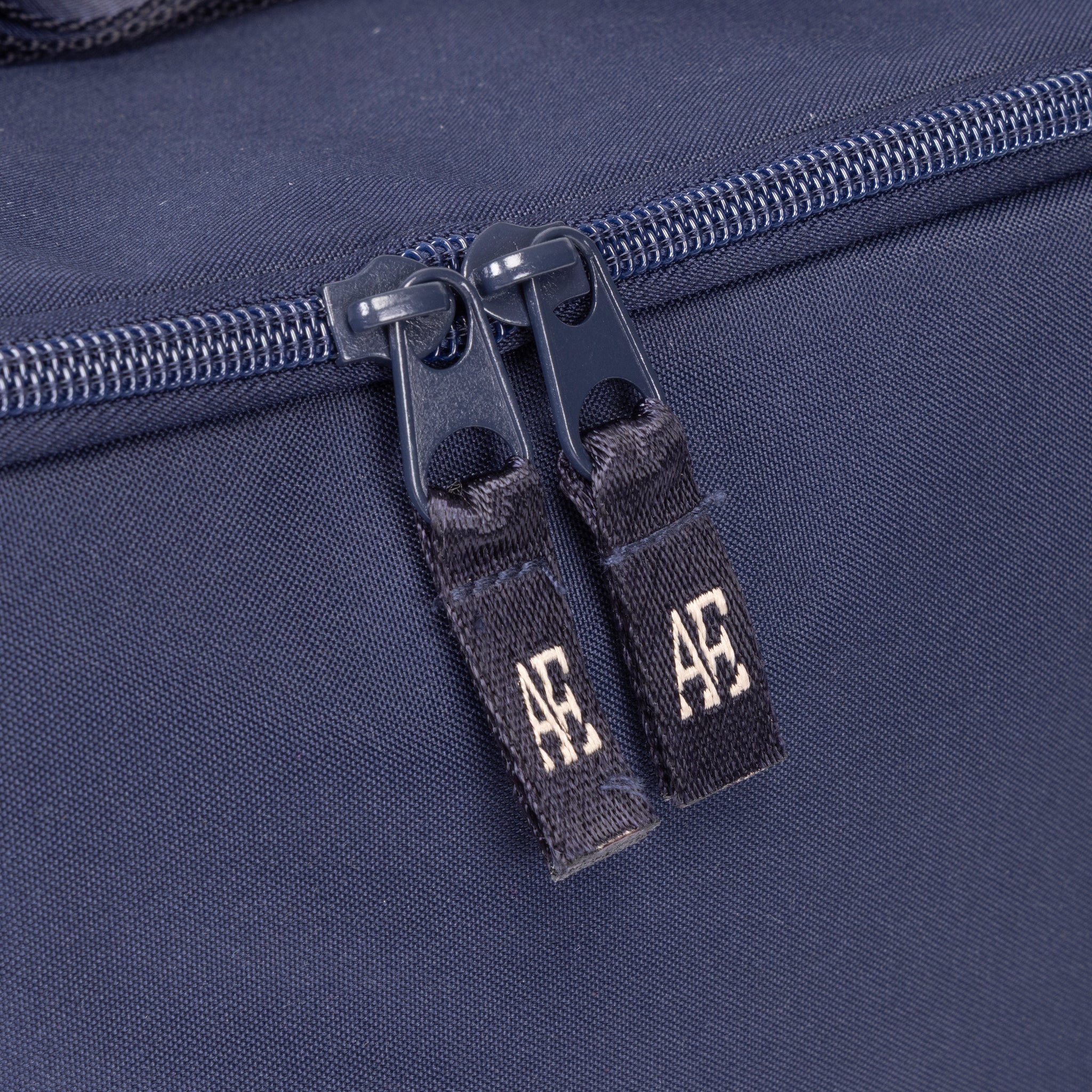 Shires Aubrion Equestrian Holdall - Image 8