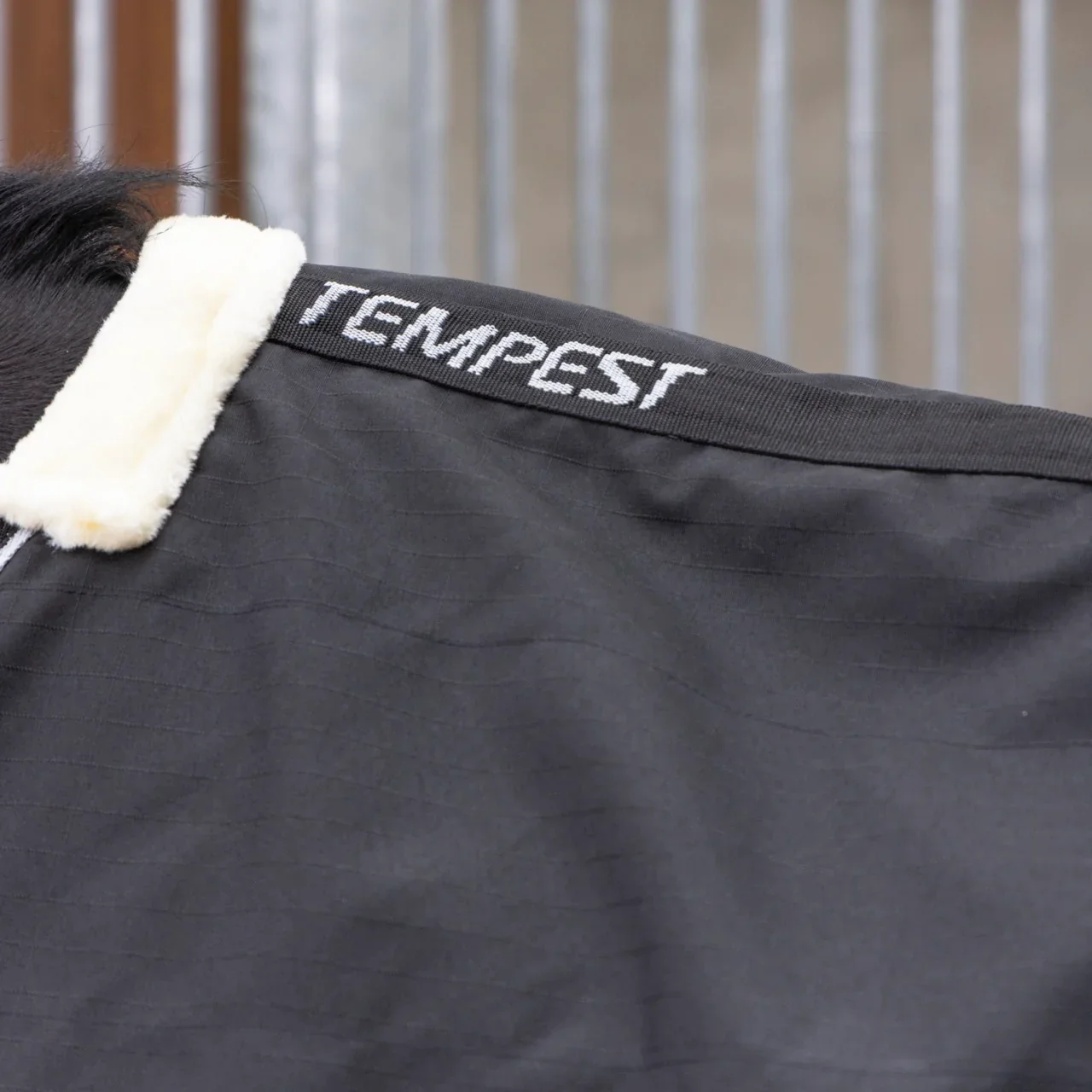 Shires Tempest Original Lite Stable Rug - Image 3