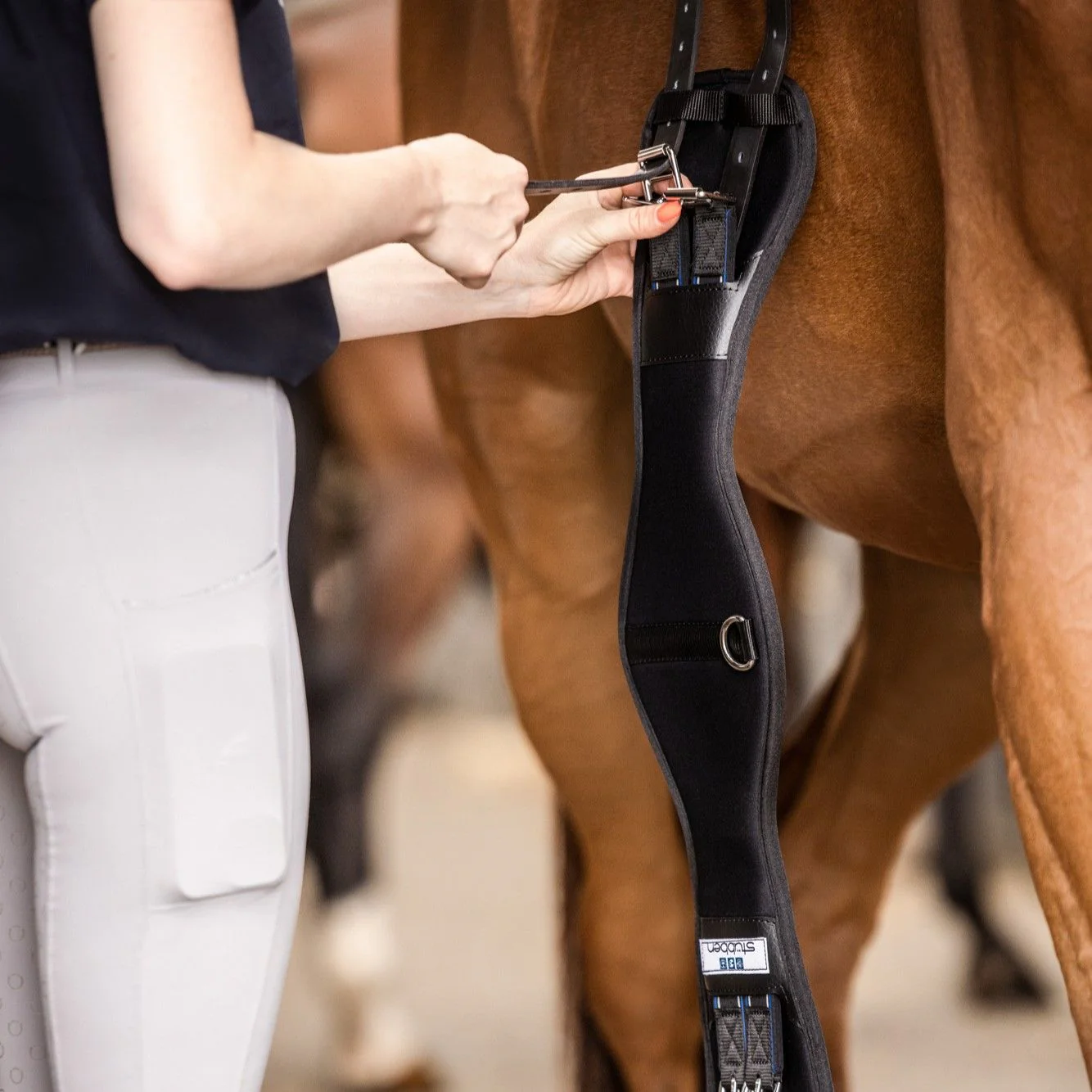 Stubben Neoprene Saddle Girth Coolmax Short with Elastic Ends - Image 2