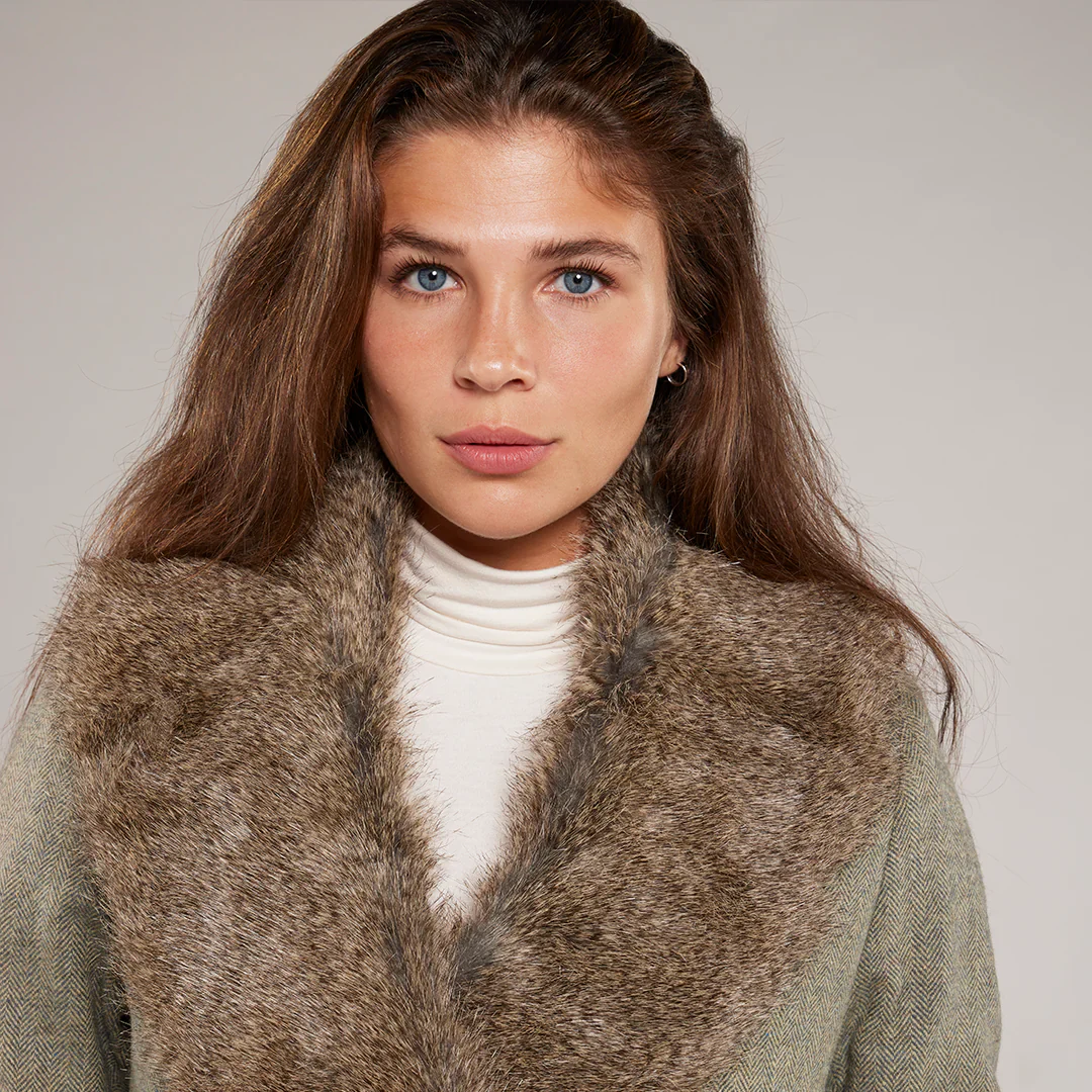 Toggi Berrington Faux Fur Shawl - Image 2