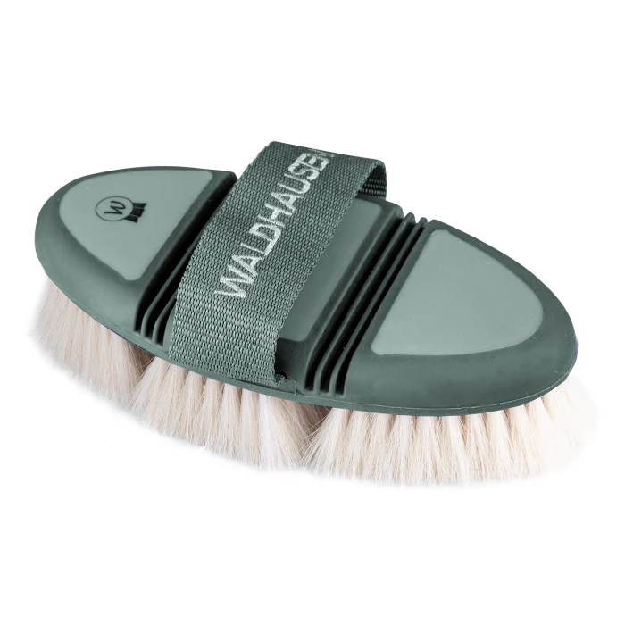 Waldhausen Flex Cuddle Brush with Goat's Bristles - Image 5